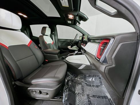 Used 2024 GMC Canyon AT4X image 32