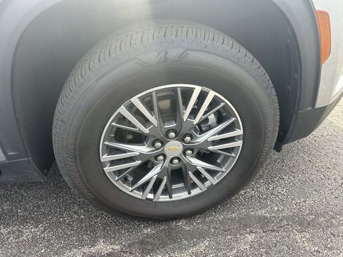 Used 2024 Chevrolet Traverse LT image 39