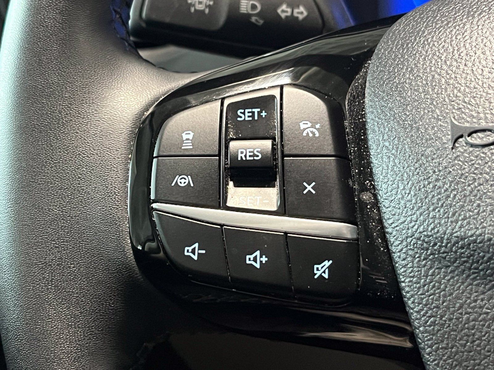 Used 2022 Ford Escape Titanium FWD image 32