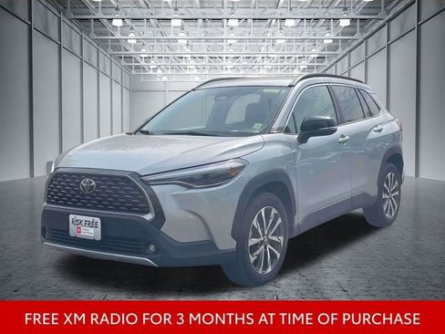 Certified 2025 Toyota Corolla Cross XLE AWD/4WD image 4
