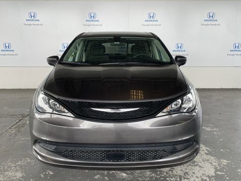 Used 2022 Chrysler Voyager LX image 29