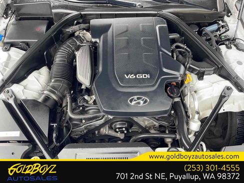 Used 2015 Hyundai Genesis 3.8 w/ Option Group 02 RWD image 10