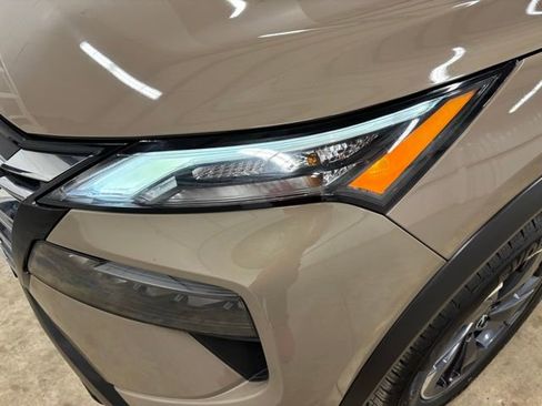 Used 2025 Nissan Rogue SV FWD image 8
