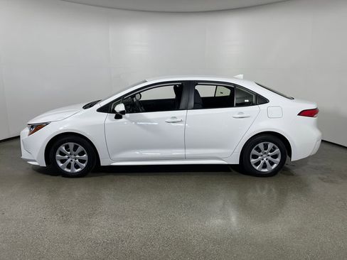 Certified 2022 Toyota Corolla LE FWD image 6