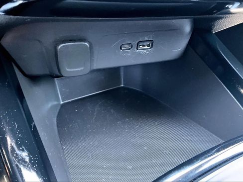 Used 2025 Chevrolet Trax LT FWD image 35