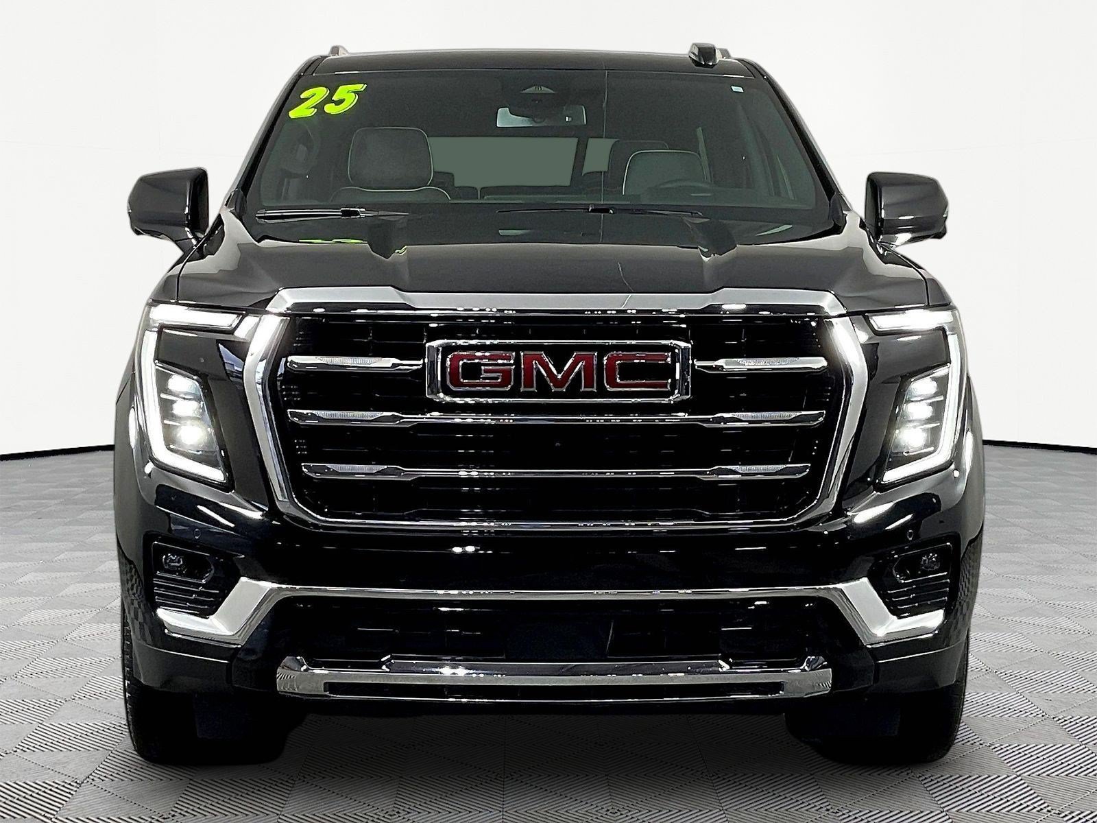 Used 2025 GMC Yukon Elevation AWD/4WD image 2