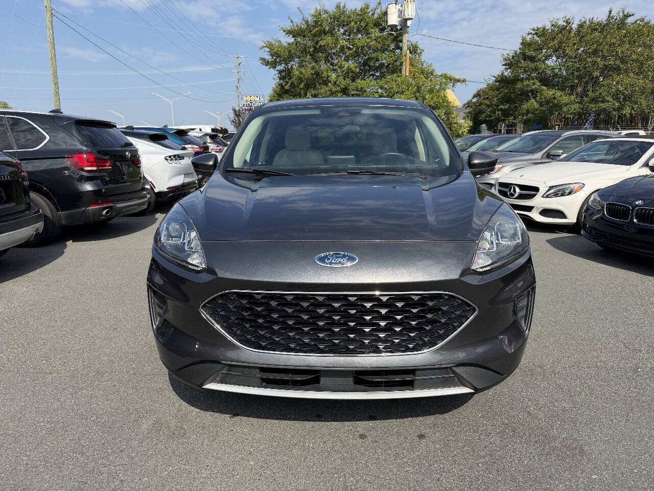 Used 2020 Ford Escape SE FWD image 2
