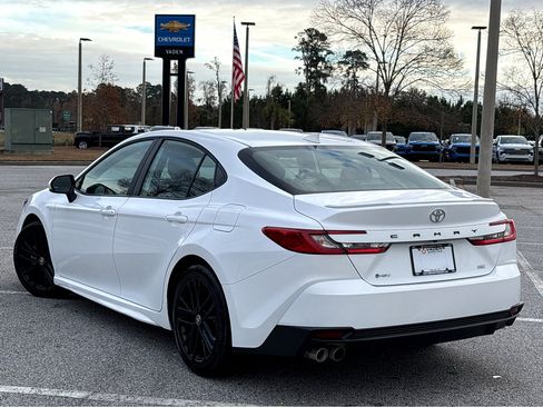 Used 2025 Toyota Camry SE w/ Multimedia Upgrade Package image 24