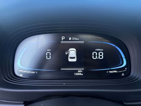 Used 2025 Hyundai Venue SEL image 40