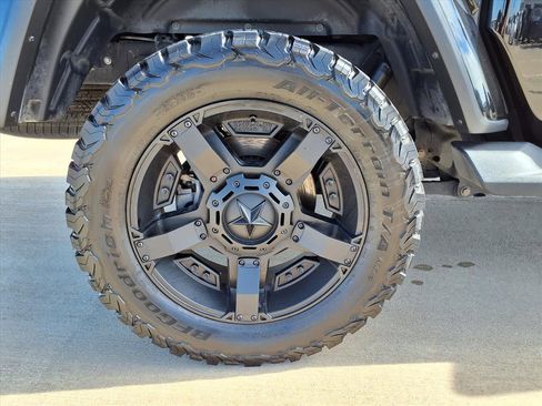 Used 2020 Jeep Gladiator Overland image 19