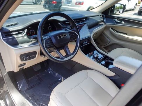 Used 2021 Jeep Grand Cherokee L Limited AWD/4WD image 11