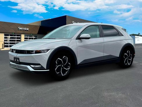 New 2024 Hyundai Ioniq 5 SE image 2