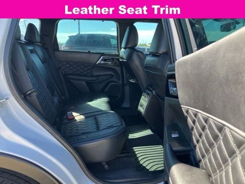 Used 2023 Mitsubishi Outlander SEL image 14