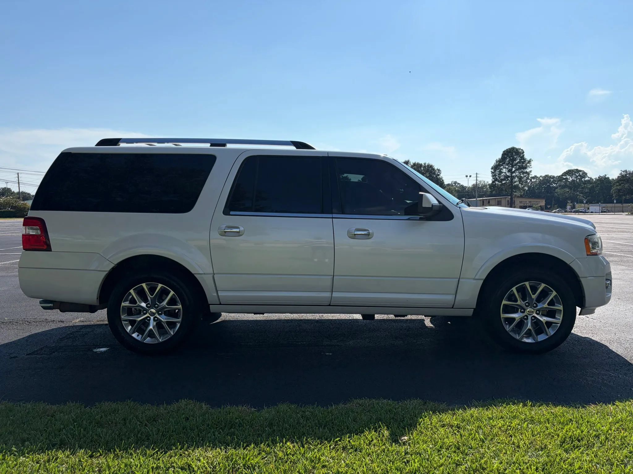 Used 2017 Ford Expedition EL Limited w/ Equipment Group 301A RWD image 8