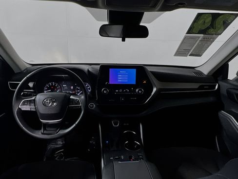 Used 2024 Toyota Highlander LE image 30