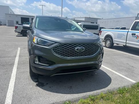 Used 2024 Ford Edge SEL w/ Convenience Package AWD/4WD image 4
