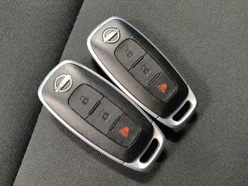 Used 2024 Nissan Rogue S image 32