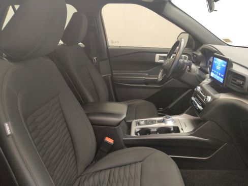 Used 2020 Ford Explorer XLT AWD/4WD image 21