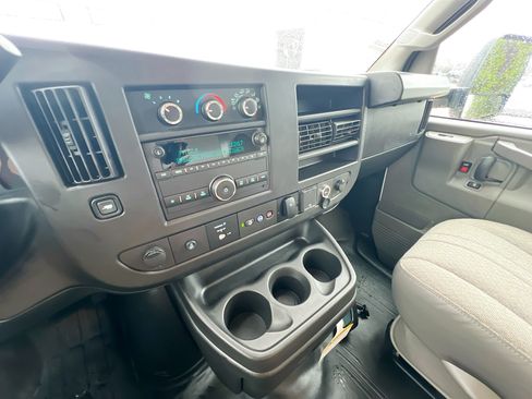 Used 2022 Chevrolet Express 3500 w/ Power Convenience Package RWD image 23