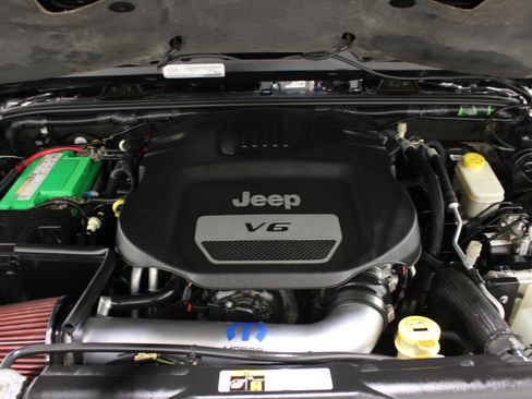Used 2016 Jeep Wrangler Unlimited Rubicon AWD/4WD image 36