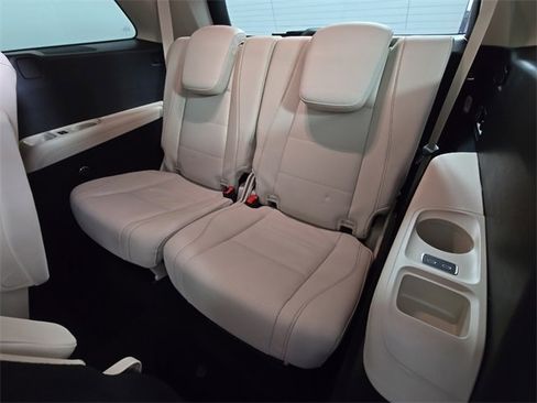 Certified 2025 Mercedes-Benz GLS 450 4MATIC image 16