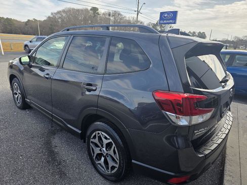 Used 2019 Subaru Forester Premium image 7