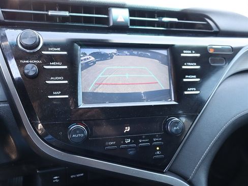 Used 2019 Toyota Camry SE FWD image 17