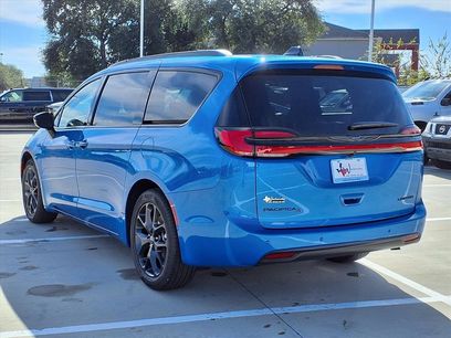 New 2026 Chrysler Pacifica Limited w/ S Appearance Package