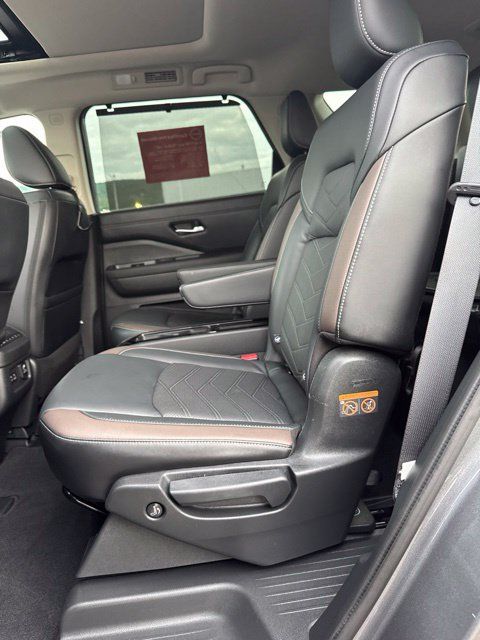 Certified 2023 Nissan Pathfinder Platinum AWD/4WD image 13