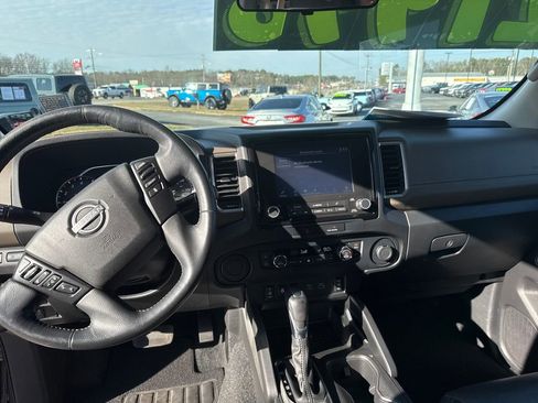 Used 2022 Nissan Frontier SV image 13