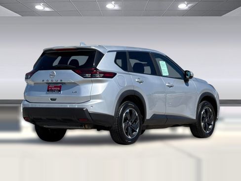 Used 2025 Nissan Rogue SV AWD/4WD image 8