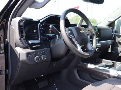New 2026 Chevrolet Silverado 2500 LTZ w/ LTZ Convenience Package AWD/4WD image 8