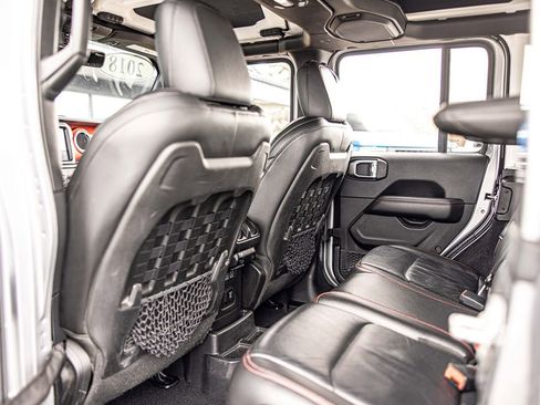 Used 2018 Jeep Wrangler Unlimited Rubicon AWD/4WD image 31