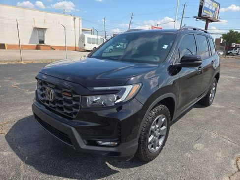 Used 2025 Honda Passport TrailSport image 1