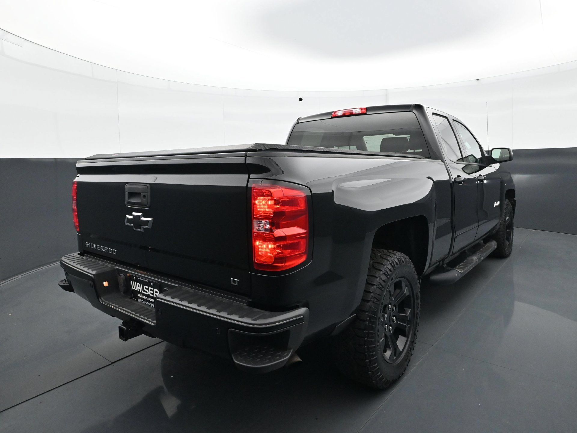 Used 2018 Chevrolet Silverado 1500 LT w/ Midnight Edition AWD/4WD image 5