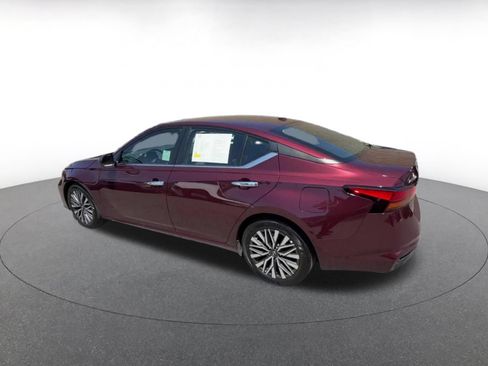 Used 2025 Nissan Altima 2.5 SV FWD image 10