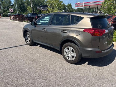 Used 2013 Toyota RAV4 LE FWD image 2