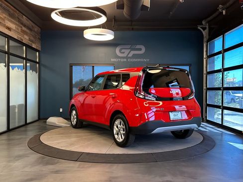 Used 2025 Kia Soul LX w/ LX Technology Package FWD image 5