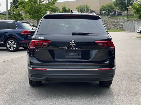 Used 2024 Volkswagen Tiguan SE w/ Panoramic Sunroof Package FWD image 6