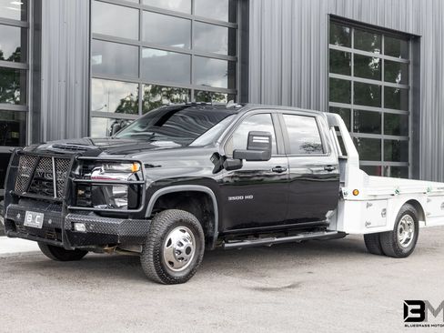 Used 2021 Chevrolet Silverado 3500 LT w/ Convenience Package AWD/4WD image 2