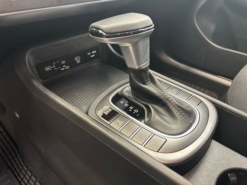 Used 2025 Hyundai Kona SEL AWD/4WD image 26