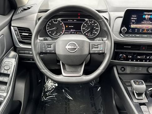 Used 2025 Nissan Rogue SV FWD image 16