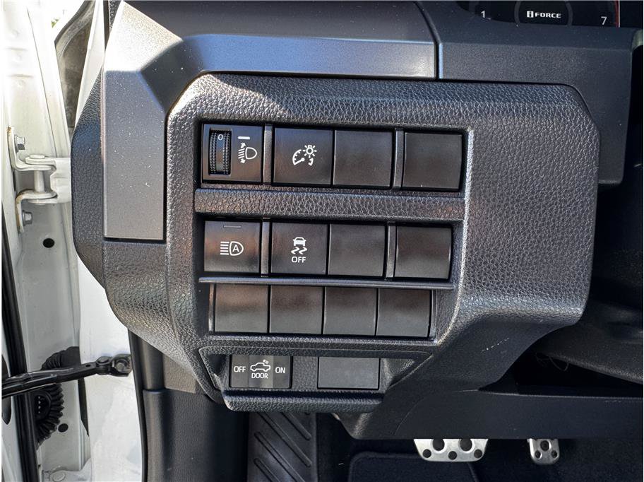 Used 2025 Toyota Tacoma TRD Sport AWD/4WD image 26