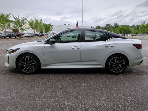 Used 2025 Nissan Sentra SR FWD image 7