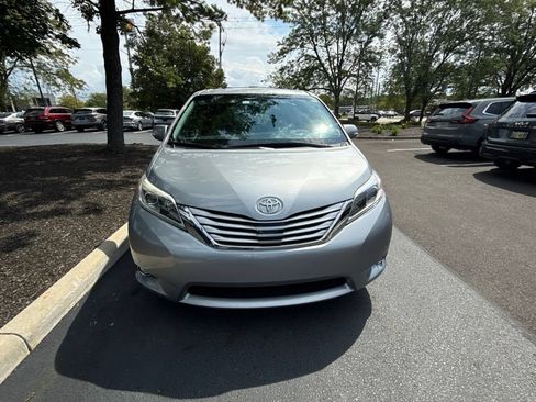 Used 2015 Toyota Sienna Limited Premium w/ Advanced Technology Package FWD image 9