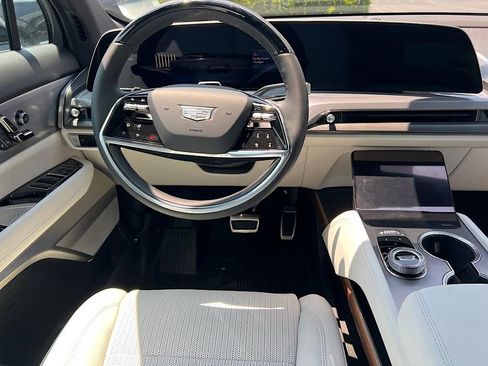 New 2026 Cadillac Vistiq Luxury w/ LPO, Floor Liner Package AWD/4WD image 11