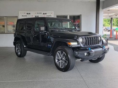 Used 2024 Jeep Wrangler Unlimited w/ Convenience Group AWD/4WD image 1