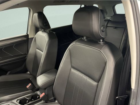 Used 2023 Volkswagen Tiguan SE w/ Panoramic Sunroof Package image 14