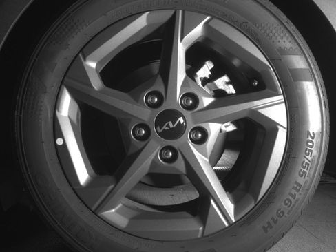 Used 2025 Kia K4 LXS image 14