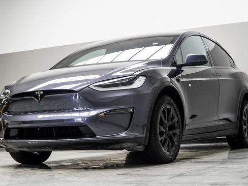 Used 2022 Tesla Model X image 10